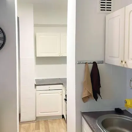 Charming 2 Bedroom Apartment. スコピエ