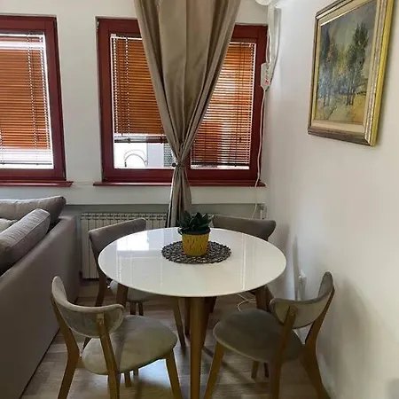 Charming 2 Bedroom Apartment.